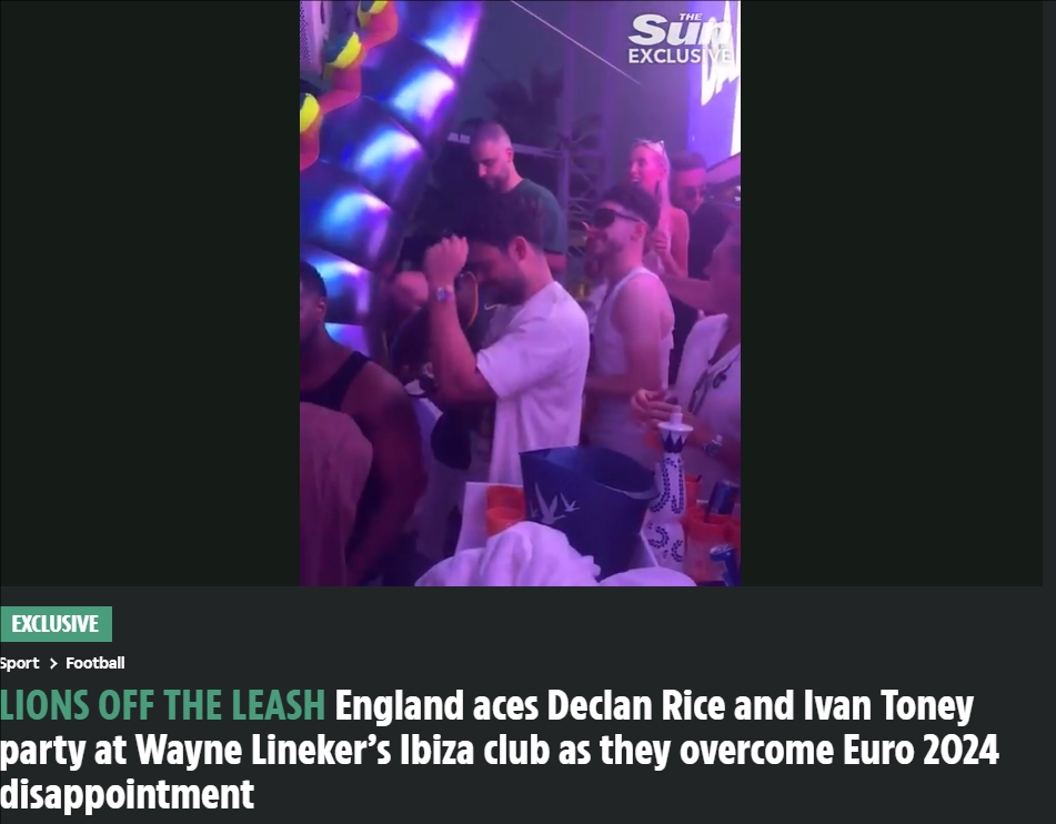 结束欧洲杯后，赖斯、伊万-托尼在伊比萨岛参加聚会